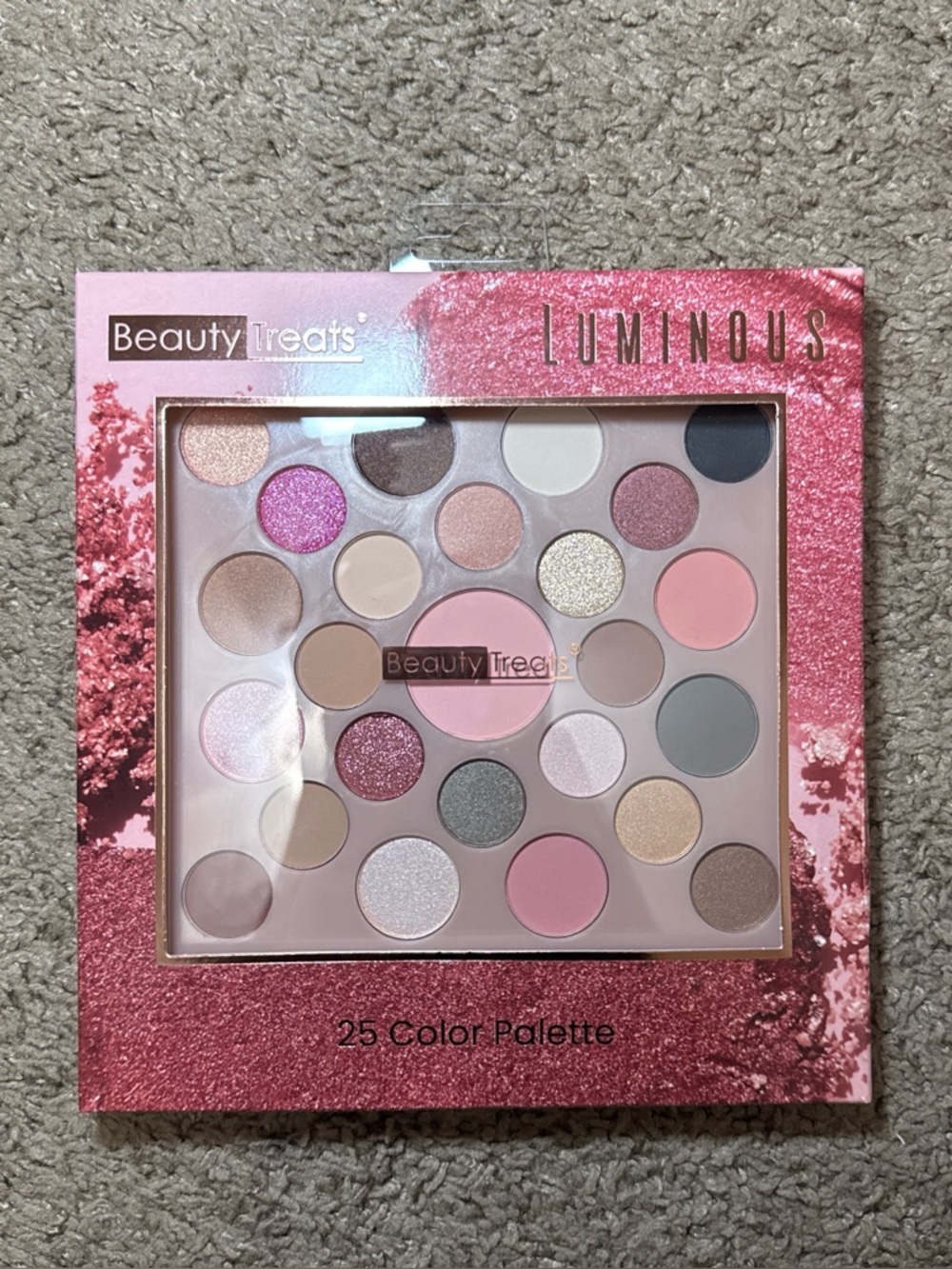 Luminous 25-Color Eyeshadow Palette